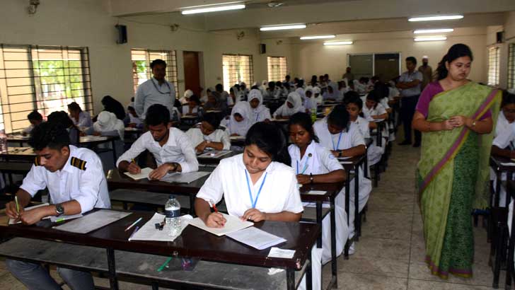 ২০২৩ সালের এপ্রিলে এসএসসি ও জুনে এইচএসসি পরীক্ষাও সংক্ষিপ্ত সিলেবাসে হবে বলে জানিয়েছেন শিক্ষামন্ত্রী ডা. দীপু মনি।