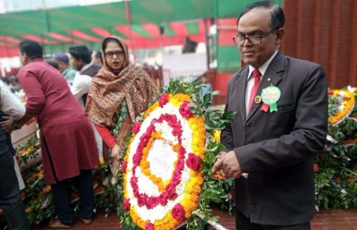 শহীদ মিনারে বাংলাদেশ সাপোর্টার্স ফোরামের শ্রদ্ধা নিবেদন