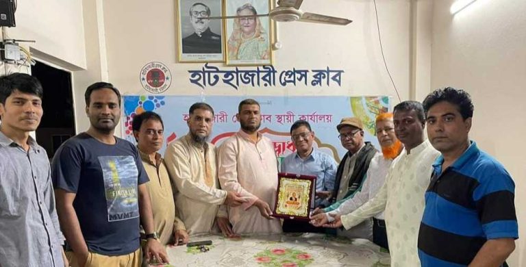 হাটহাজারী প্রেস ক্লাবের উদ্যোগে প্রবাসী সাবেক কর্মকর্তা সংবর্ধিত