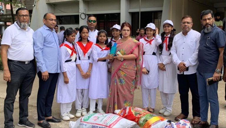 কপোত খেলাঘর আসরের উদ্যোগে বন্যাদুর্গত এলাকায় খাদ্য সামগ্রী বিতরণ সম্পন্ন