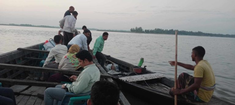 কুড়িগ্রামে মোবাইল কোর্ট পরিচালনা করে ইলিশ ও কারেন্ট জাল জব্দ