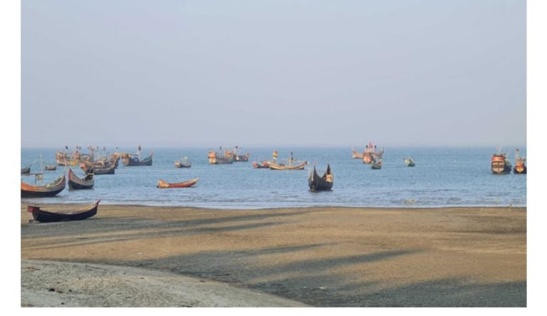 মংডু শহর আরাকান আর্মির দখলে, টেকনাফ-সেন্ট মার্টিন ট্রলার চলাচল বন্ধ