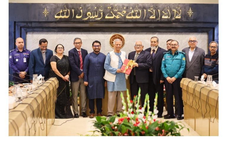 প্রধান উপদেষ্টার কাছে প্রতিবেদন জমা দিয়েছে ৪ সংস্কার কমিশন