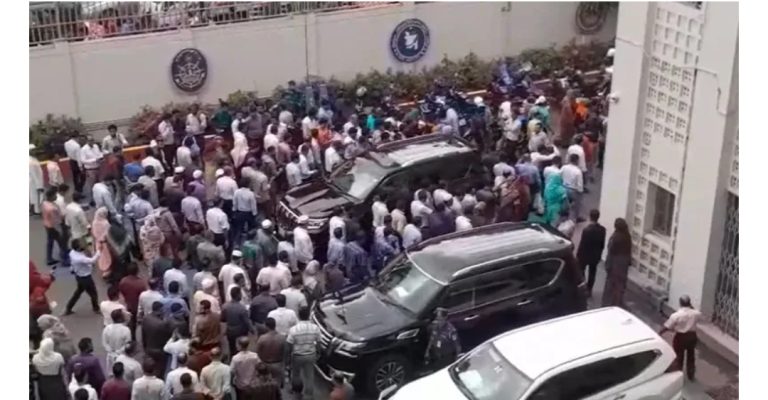 সচিবালয়ে কর্মচারীদের কর্মসূচি স্থগিত