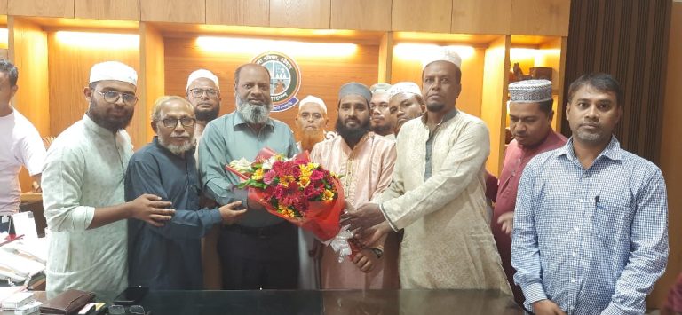 চট্টগ্রাম জেলা পরিষদের নব নিযুক্ত প্রশাসক কে ফুলেল শুভেচ্ছা জানালেন বাঁশখালীবাসী ও ছাত্র সমাজ